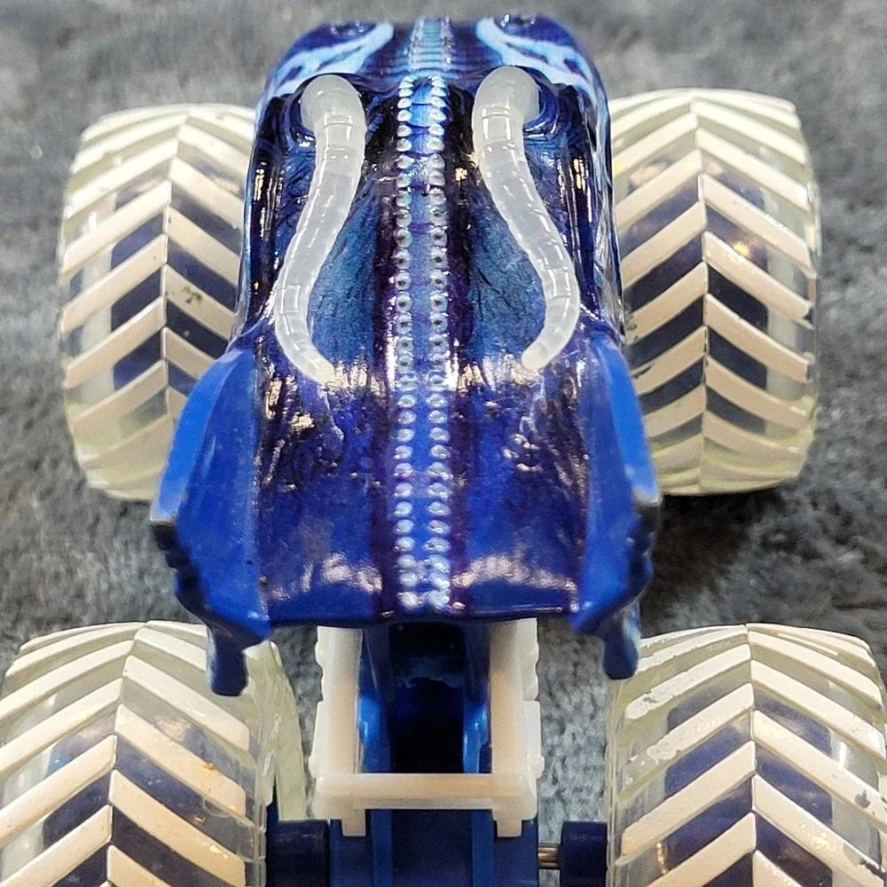 Spin Master Monster Jam 1:64 Diecast Georgia Megalodon Fire Dragon Blue Thunder